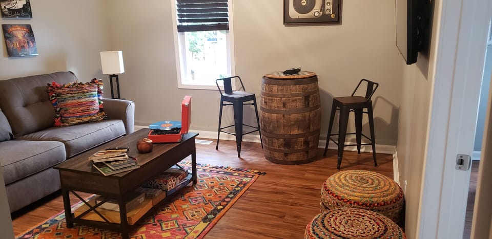 Living room seat 6 people and has a 50in 4k TV