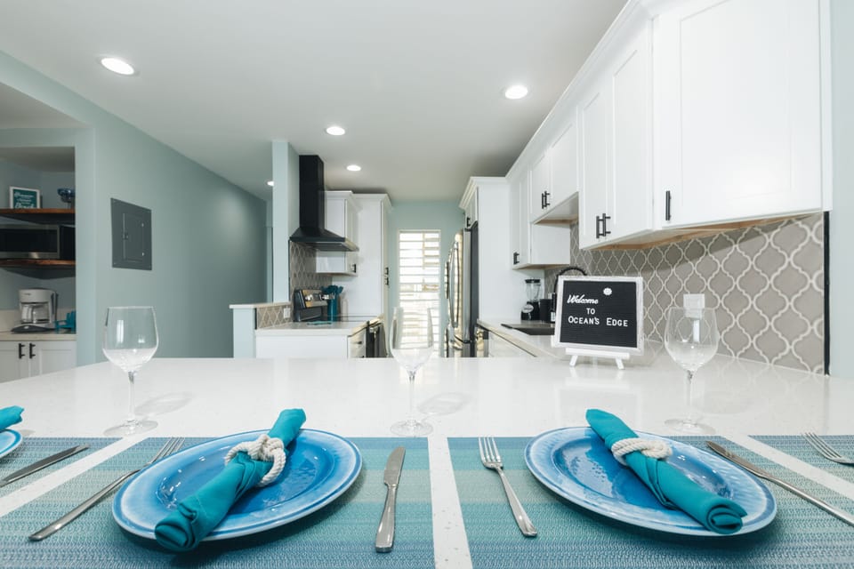 Kitchen Peninsula at Ocean's Edge