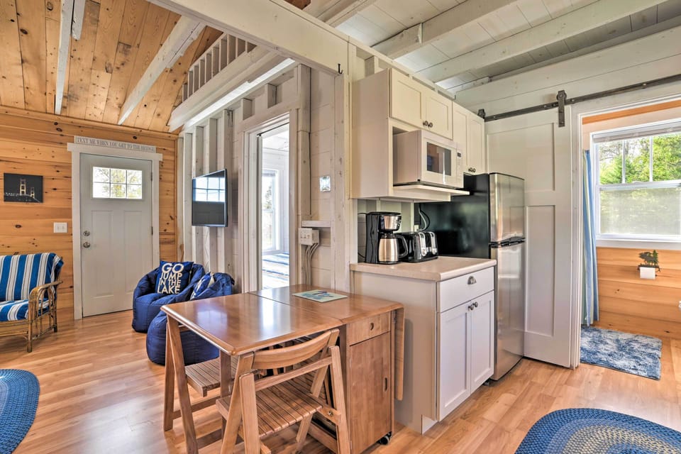 Well-Equipped Kitchen | Dining Area