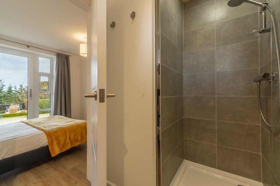 Ground floor: En-suite to bedroom two with king-size bed