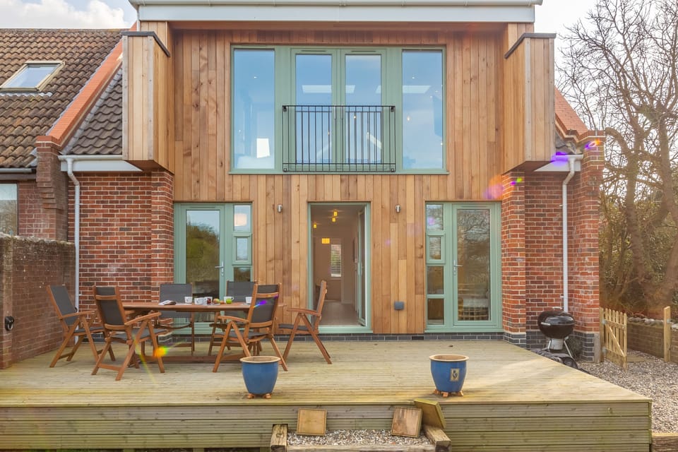 Seastiles, Salthouse: Large, fully enclosed garden enjoying sun all day