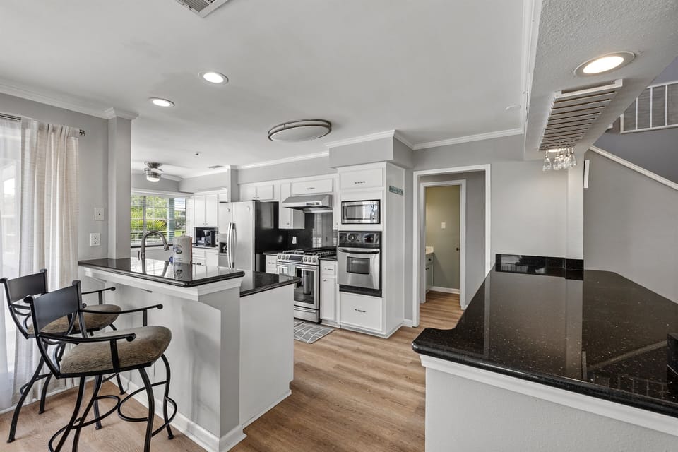 Chef-ready kitchen at Lakeview Landing — fully equipped with stainless appliances, large island, and bar seating for casual meals.