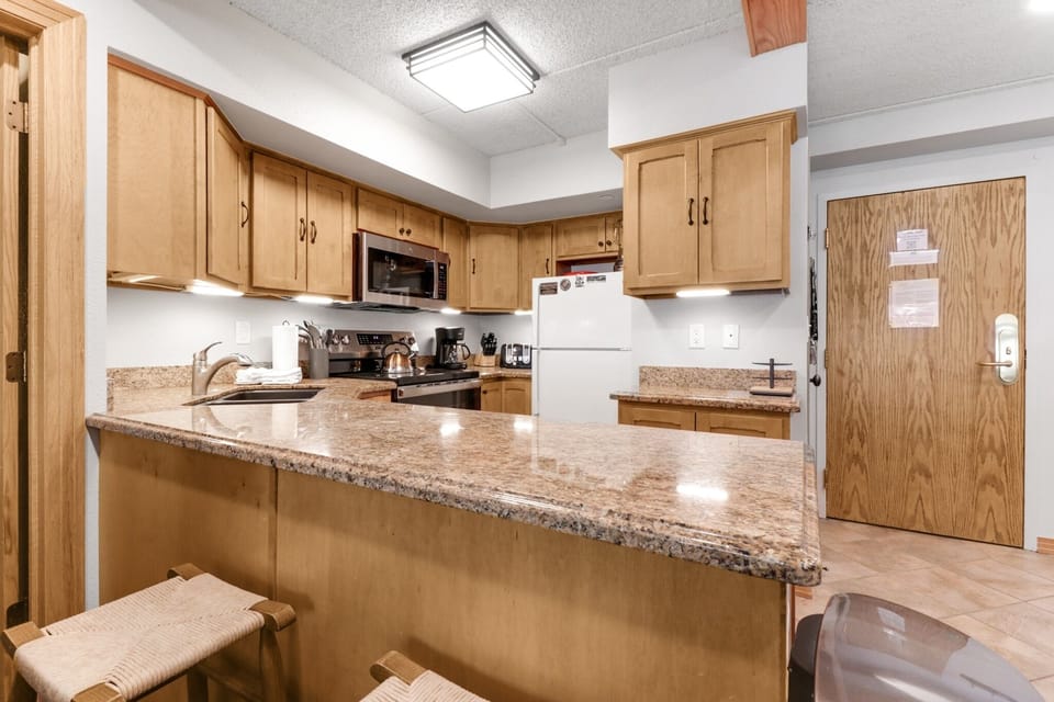 Condo, 2 Bedrooms | Private kitchen | Fridge, oven, coffee/tea maker, toaster