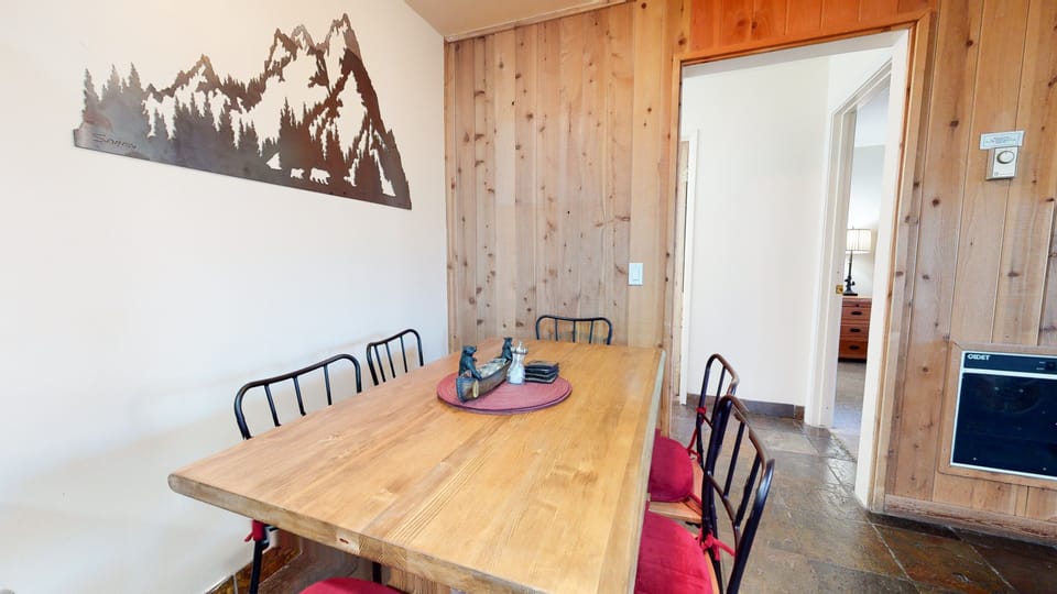 Condo, 2 Bedrooms | Dining