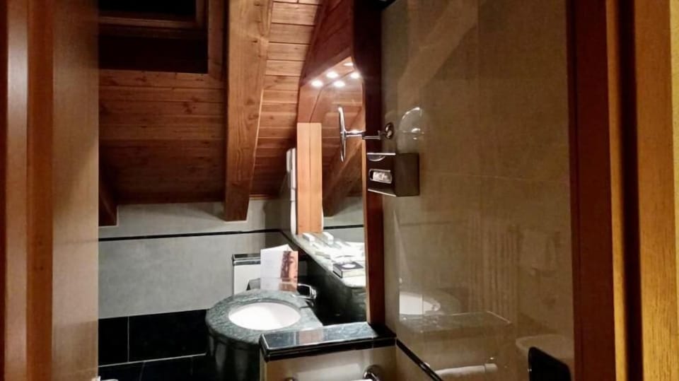 Chalet | Minibar, desk, laptop workspace, WiFi (free)