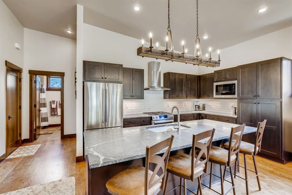 Luxury full-sized kitchen