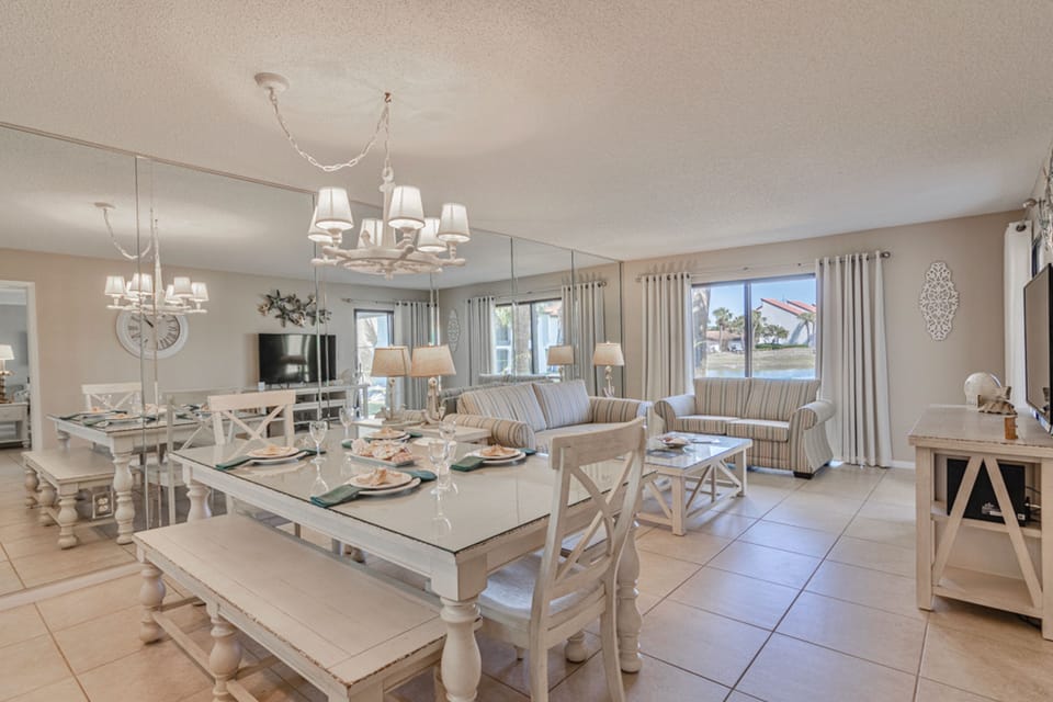 Dining Room seats