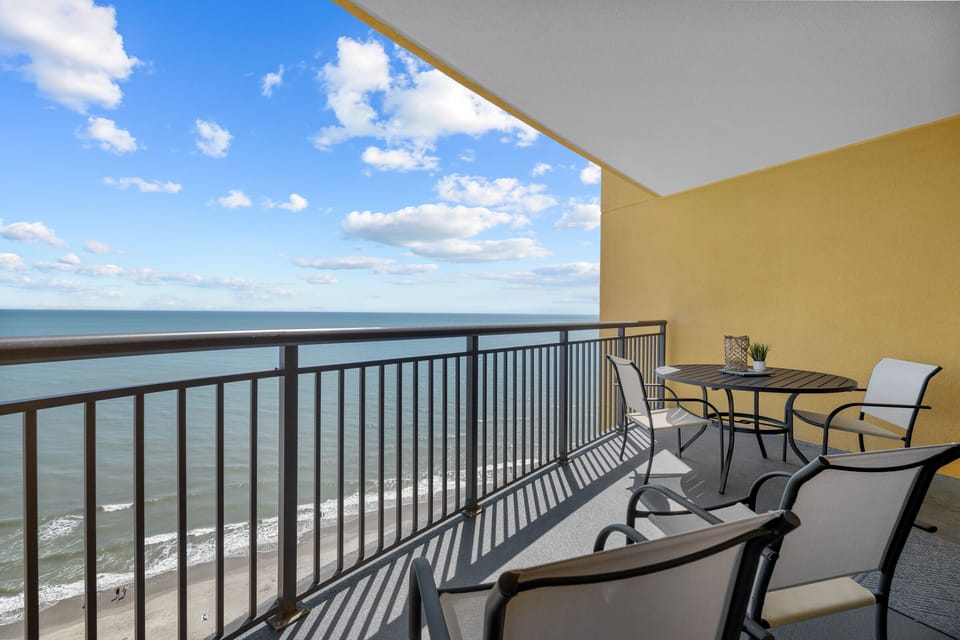 Large Oceanfront Balcony 