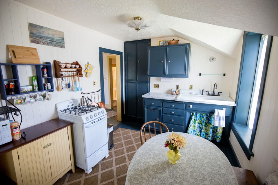 eat in kitchen