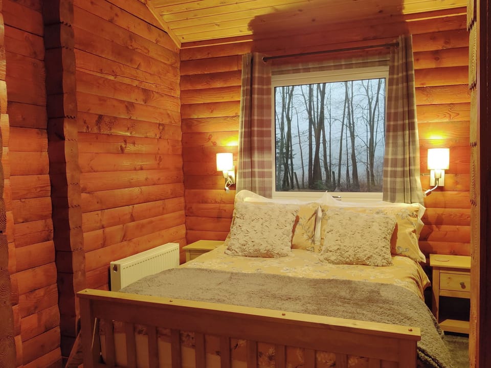 Double bedroom | Willow Lodge, Dunoon