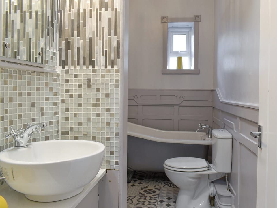 Bathroom | Slant End Cottage, Linthwaite