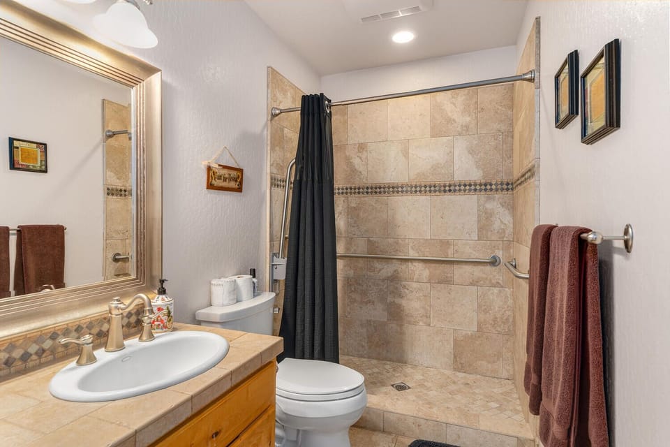 Main Level Bathroom: Full Bath, Walk-in Shower