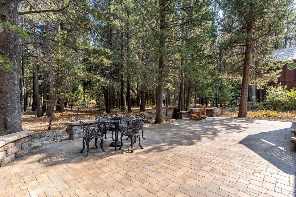Backyard Patio Lounge Area: Pinecone Lodge with Private Hot tub