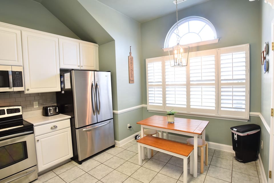 kitchen/breakfast nook