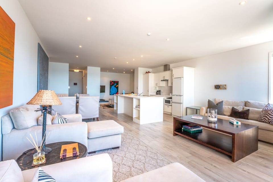 Premium Apartment | Living area | Flat-screen TV