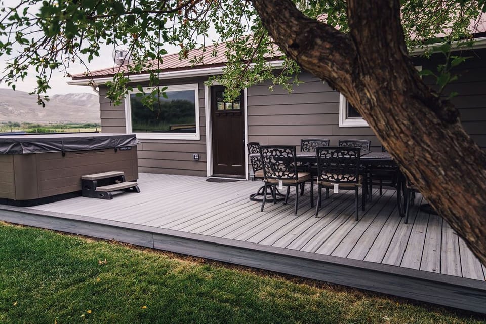 Deck with hot tub and furniture