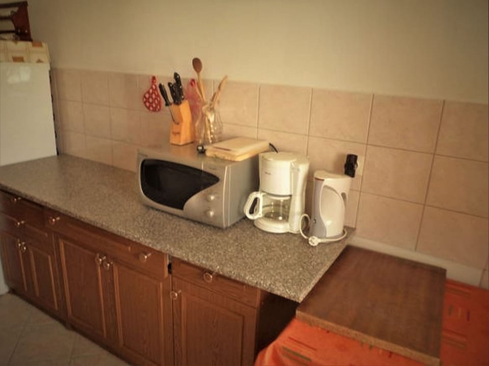 Apartment, 3 Bedrooms, Accessible, Smoking | Interior