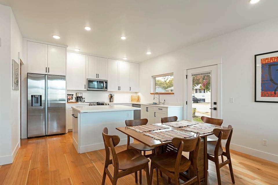 Dining Area ( View into Kitchen(Main Floor))