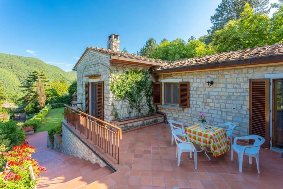 Family Villa, 6 Bedrooms, Refrigerator & Microwave, Mountainside (Villa Le Poggiola) | Exterior