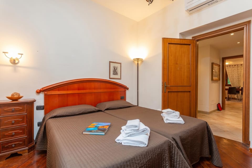 Family Villa, 6 Bedrooms, Refrigerator & Microwave, Mountainside (Villa Le Poggiola) | 6 bedrooms, WiFi
