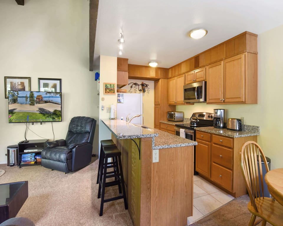 Townhome, 2 Queen Beds, Balcony, Mountain View (Cozy Retreat at the Kingswood Village) | Interior