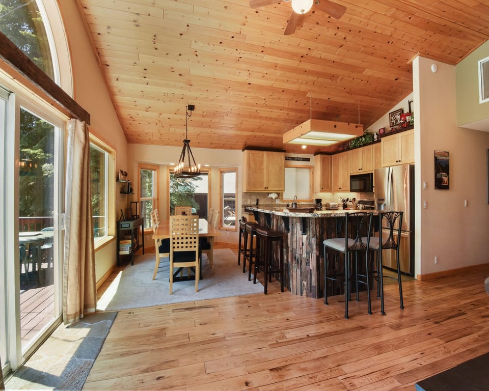 House, Multiple Beds, Balcony, Mountain View (Lux Leisure) | Dining