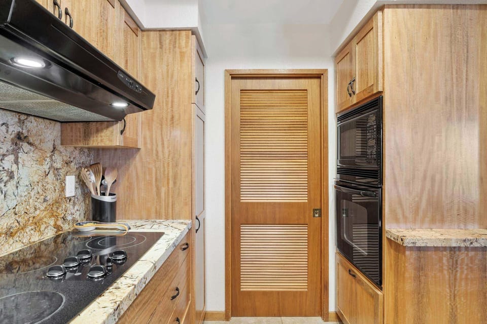 Villa, Multiple Beds, Balcony, Garden View (Shores at Waikoloa Beach Resort 315) | Private kitchen | Fridge, microwave, oven, stovetop