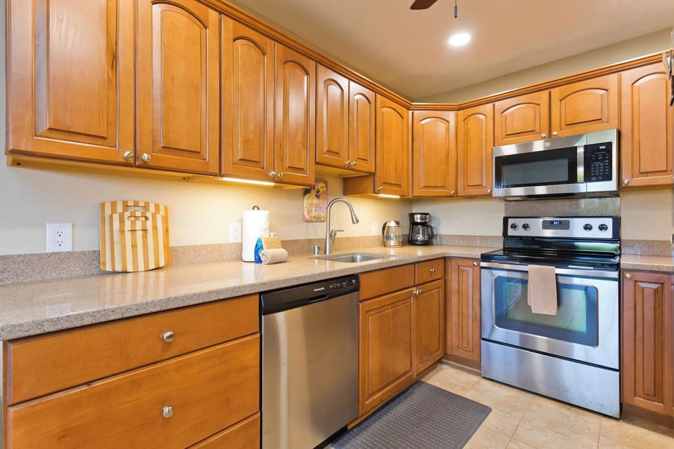 Condo, Multiple Beds, Patio, Garden View (Keauhou Punahele #E105) | Private kitchen | Fridge, microwave, stovetop, dishwasher