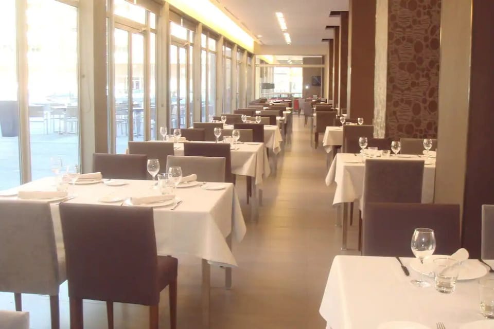 Buffet breakfast for a fee on weekdays