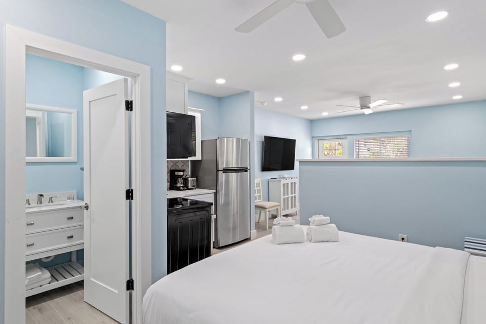 Captain Ed's Cottage- Gorgeous Residence at Palmview Inn of Sanibel featuring a king bed and queen sleeper sofa with memory foam mattress, in addition to a large bathroom with walk in shower and fully equipped kitchen