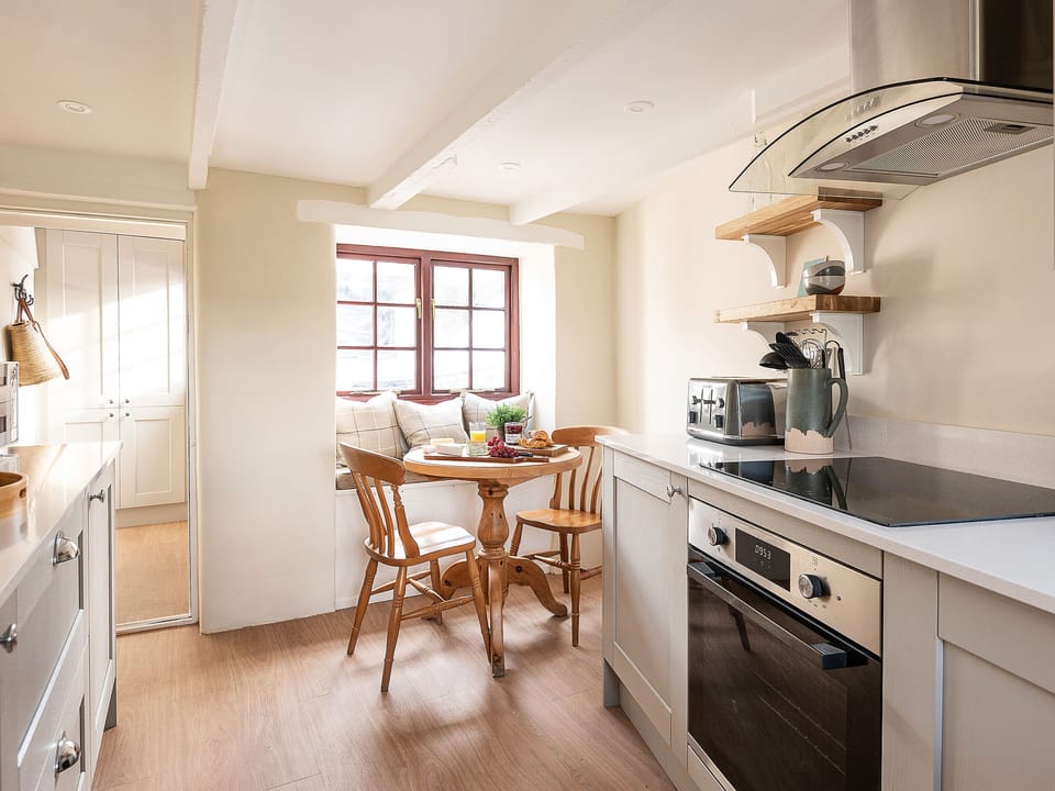 Cottage | Private kitchen | Fridge, microwave, toaster, cookware/dishes/utensils