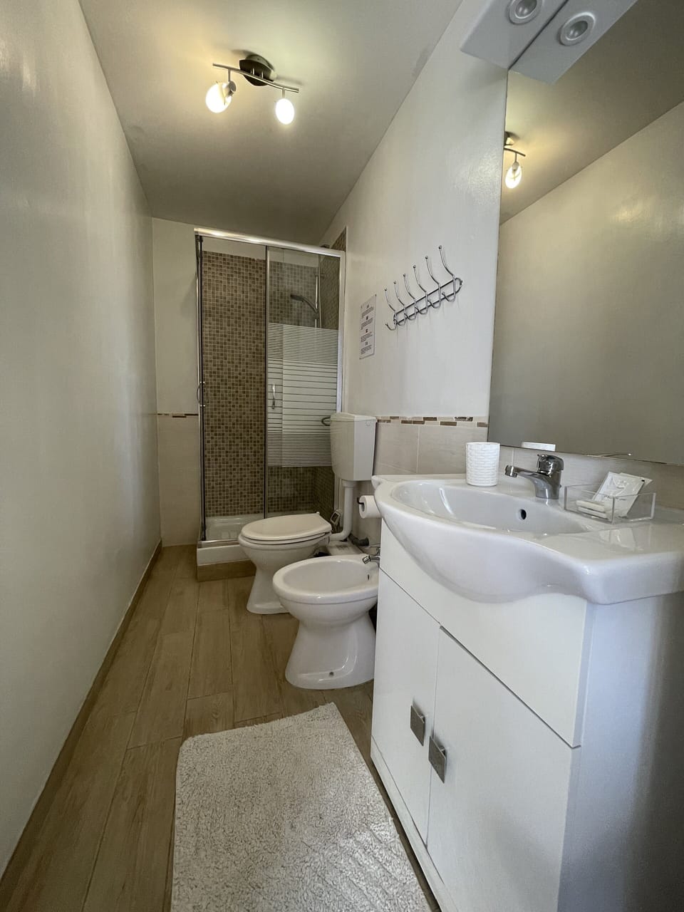 Comfort Triple Room | Premium bedding, pillowtop beds, desk, free WiFi