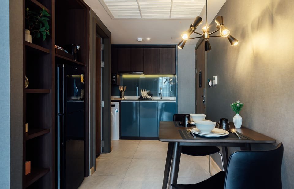 Premier Studio, 1 Double Bed, Kitchenette | Private kitchenette | Fridge, microwave, oven, electric kettle