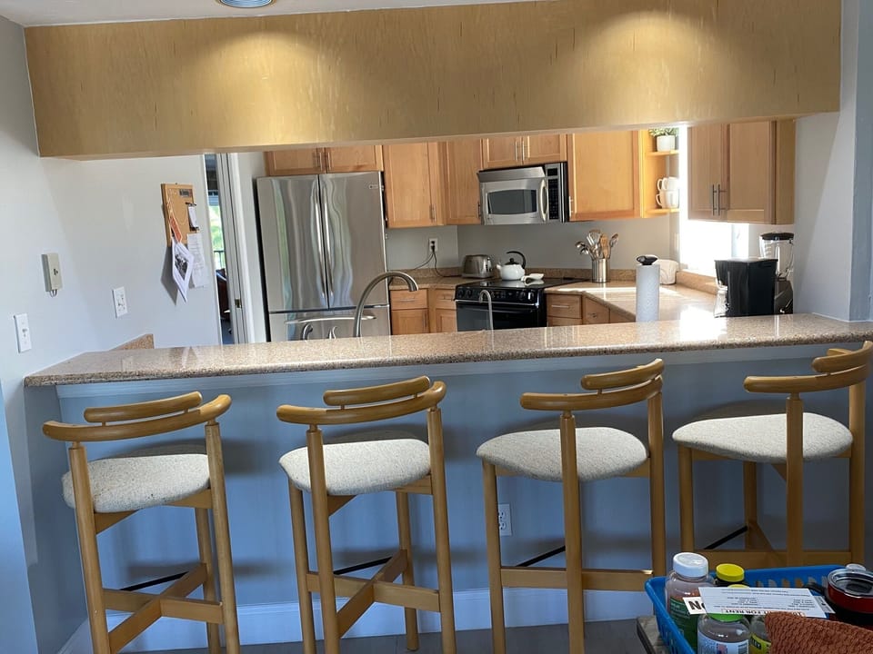 Kitchen counter with seating for 4.