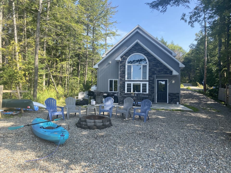 The Little Narrows Retreat awaits you! Kayaks, fire pits and relaxation!