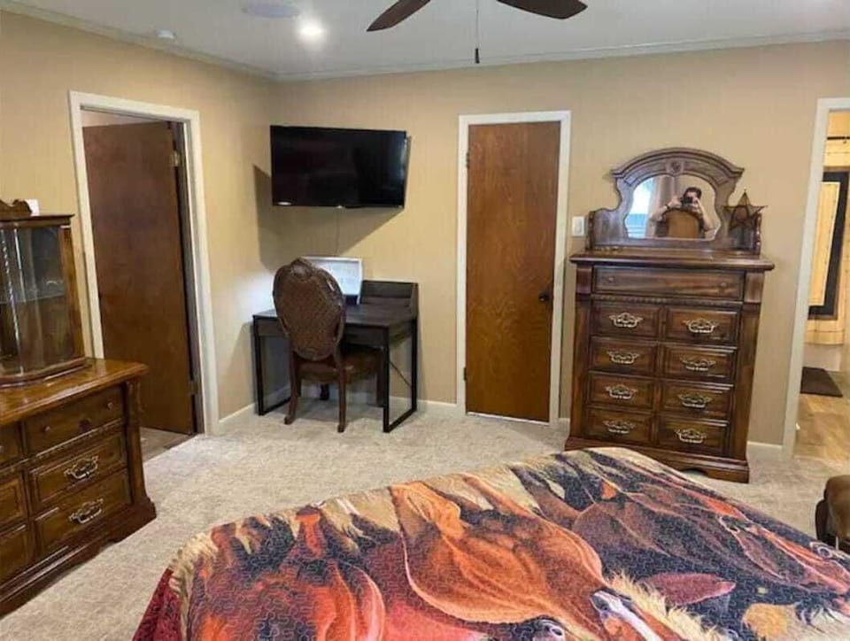 Master bedroom desk nook