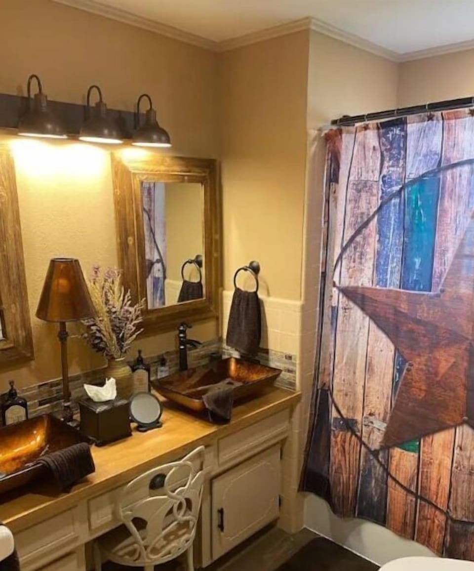 Hall Bath with Tub