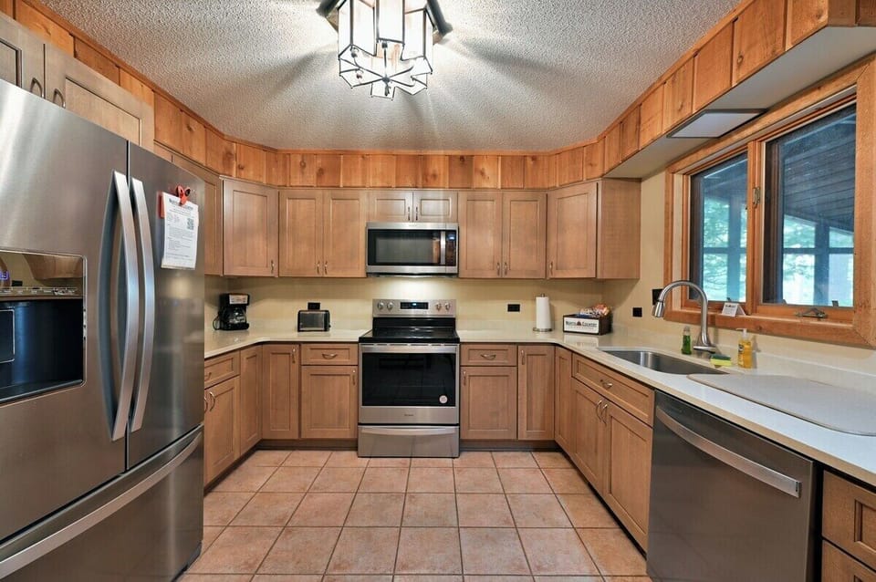 Virginia Beach #6's modern full kitchen with updated appliances..