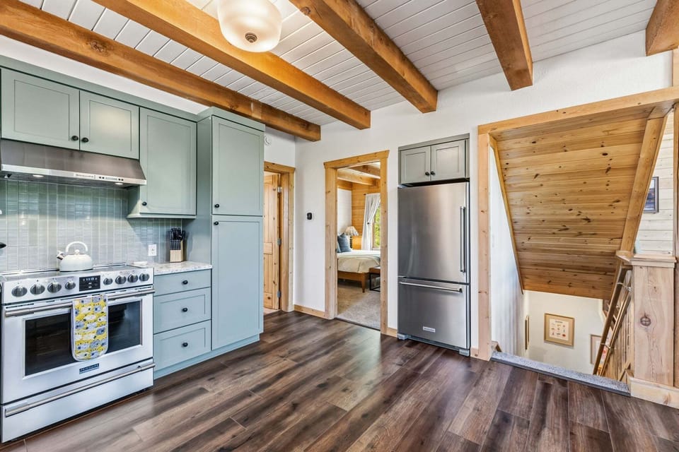 Stainless Steel Appliances – Updated appliances provide modern convenience while complementing the home's warm mountain design.