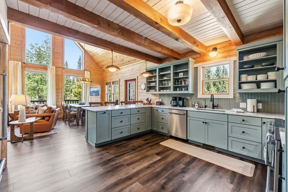 Mountain Details – Exposed beams, natural materials, and carefully selected furnishings reflect the home's authentic mountain character.