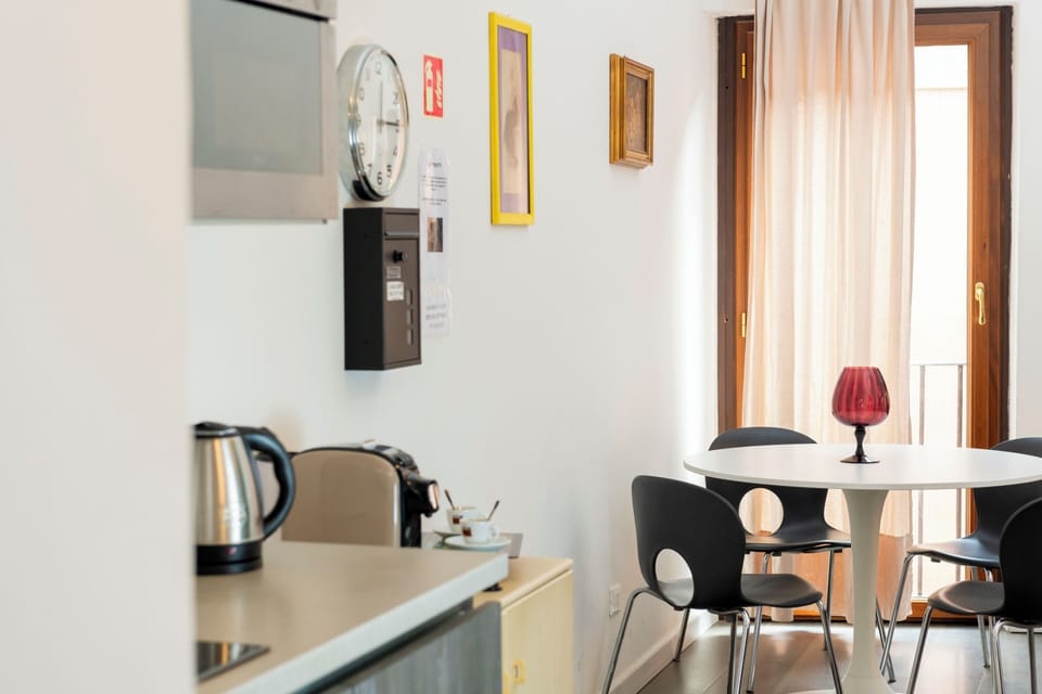 Deluxe Apartment | Private kitchenette | Full-size fridge, microwave, stovetop, coffee/tea maker