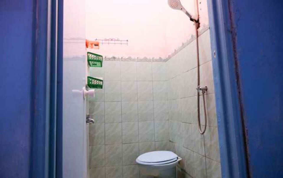Standard Room, Private Bathroom | Bathroom | Shower, towels