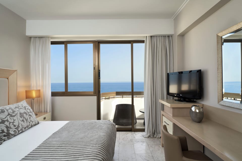 Executive Suite | In-room safe, blackout drapes, soundproofing, iron/ironing board