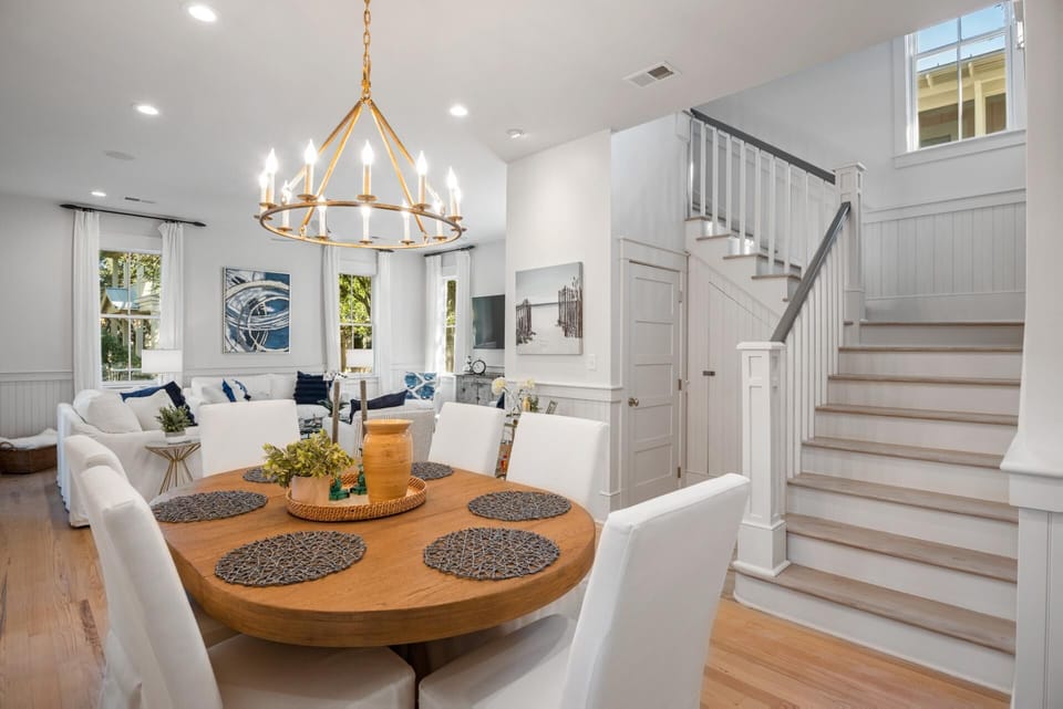 First Floor: Dining Area