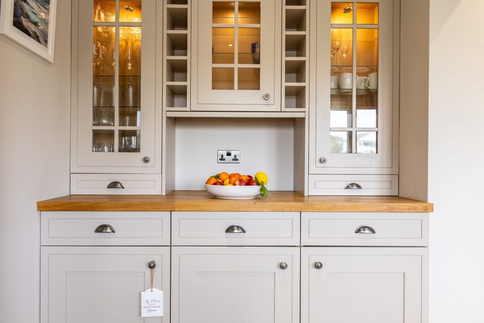 White Cottage Ensuite Bath