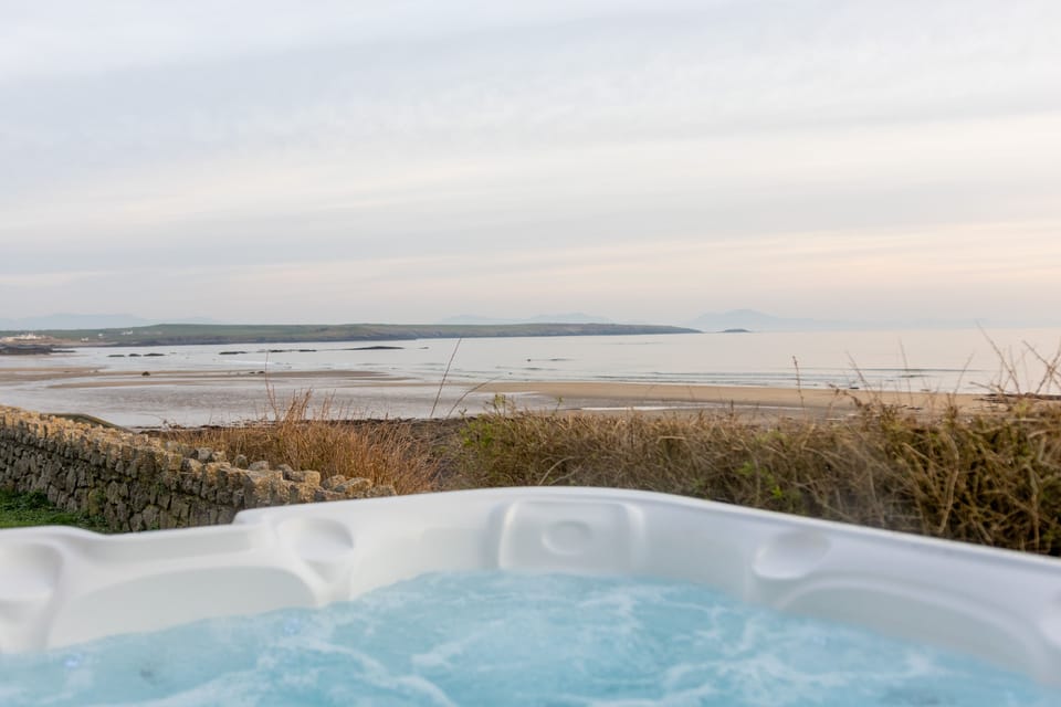 White Cottage Hot Tub Views