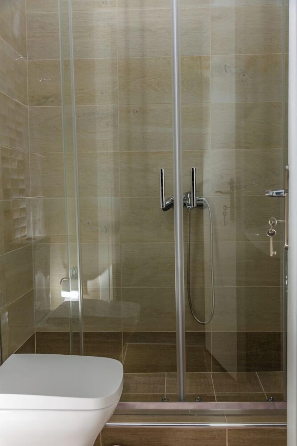 Deluxe Double Room | Bathroom | Shower, eco-friendly toiletries, hair dryer, towels