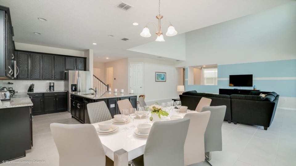 Villa, 6 Bedrooms | Private kitchen | Dining tables