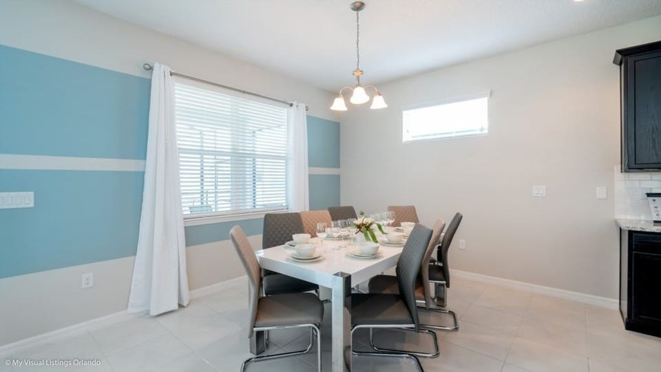 Villa, 6 Bedrooms | Dining room