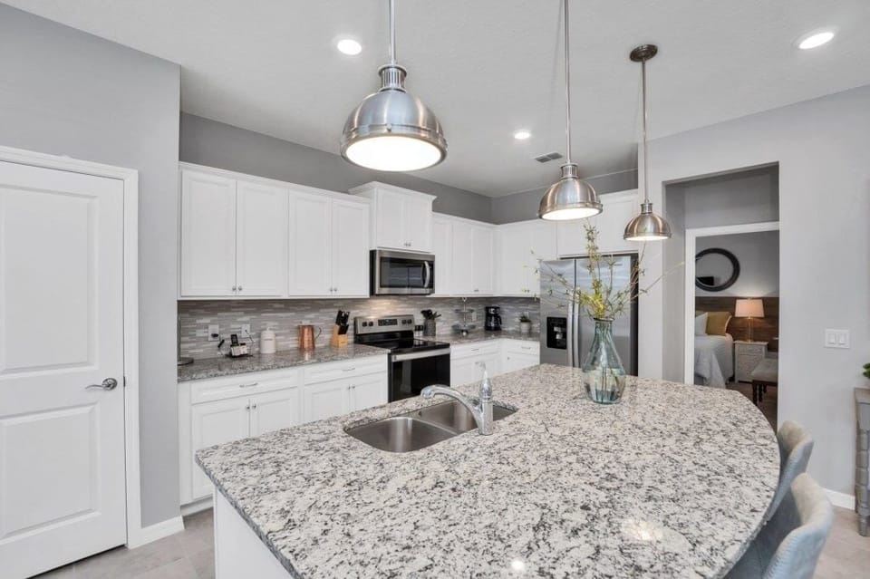 Townhome, 5 Bedrooms | Private kitchen